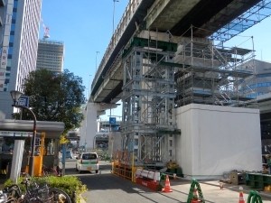 ４ブロック　鋼製橋脚梁部架設足場設置