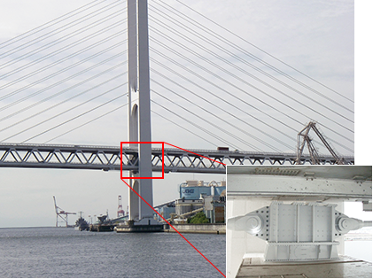 縦置きサンドイッチ型積層ゴムダンパー＋ケーブル（東神戸大橋）